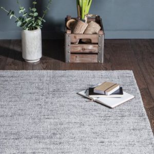 Castone Small Luxurious Handwoven Rug In Silver